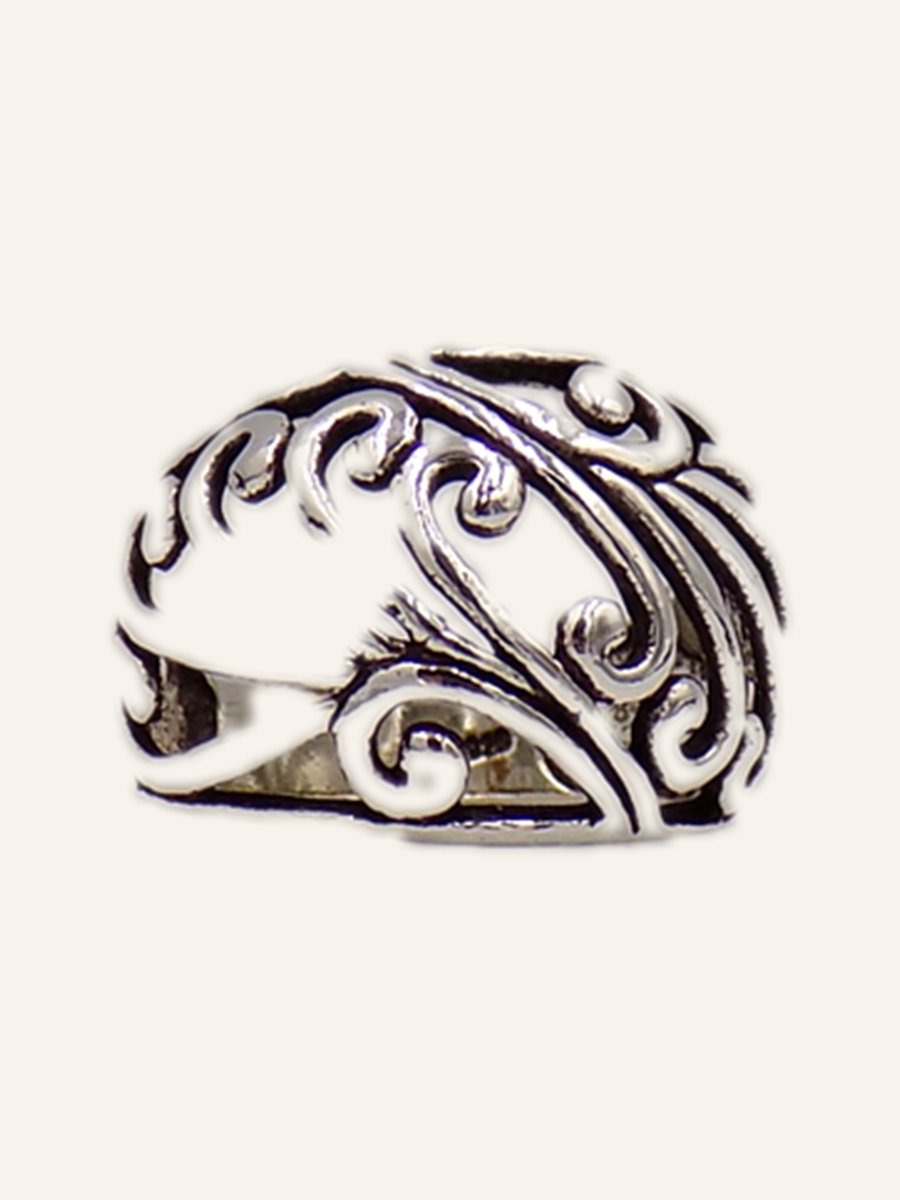 Dome ring with chased scrolls
