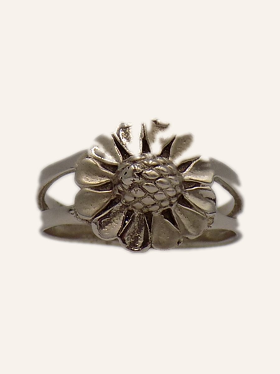 Chased artichoke flower ring