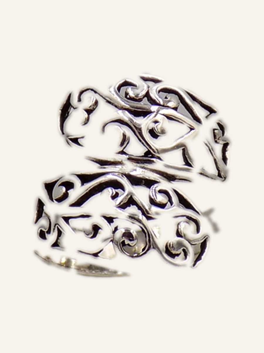 Openwork band ring with foliage