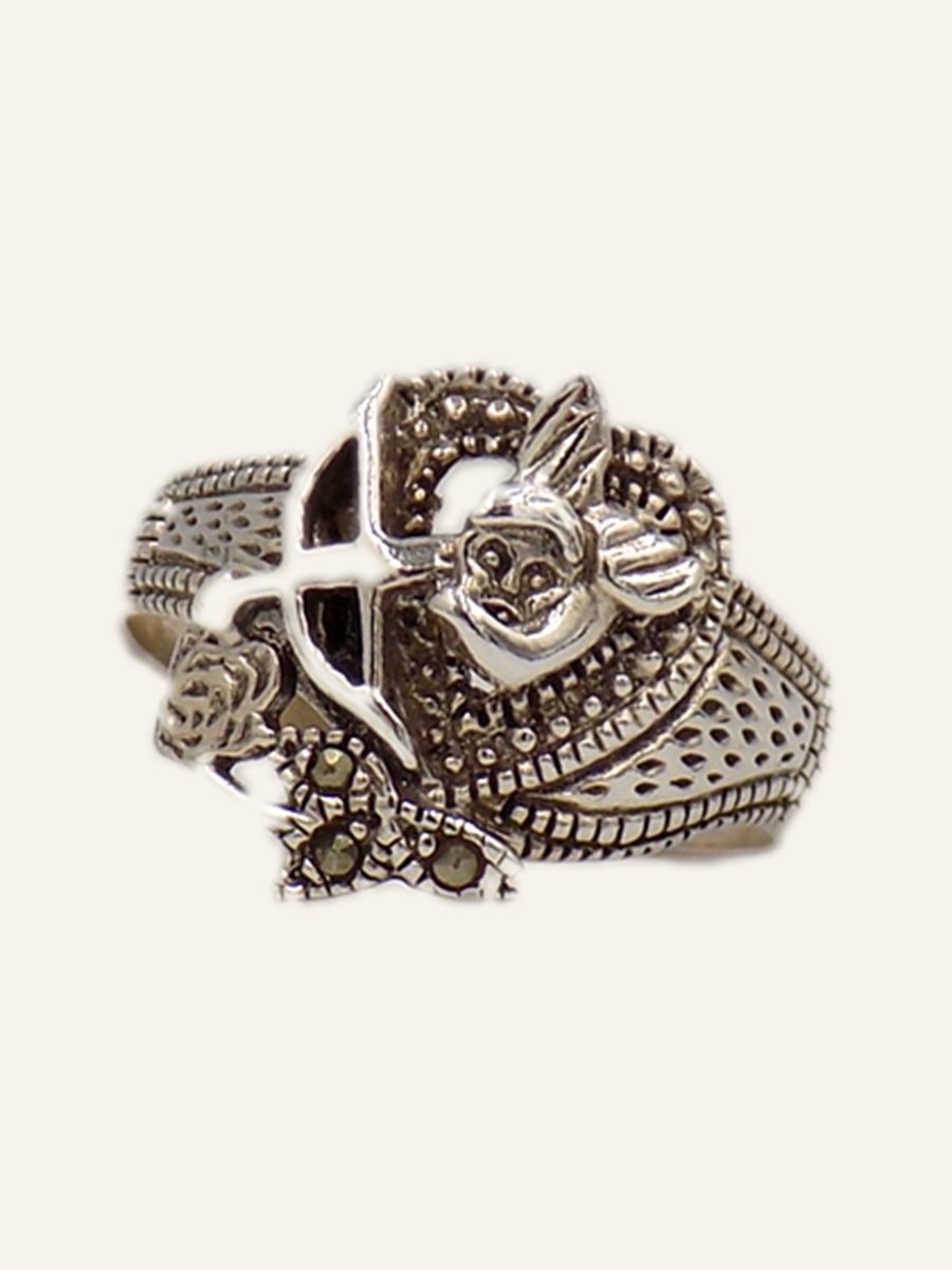 Ring with crossed motif and granulation