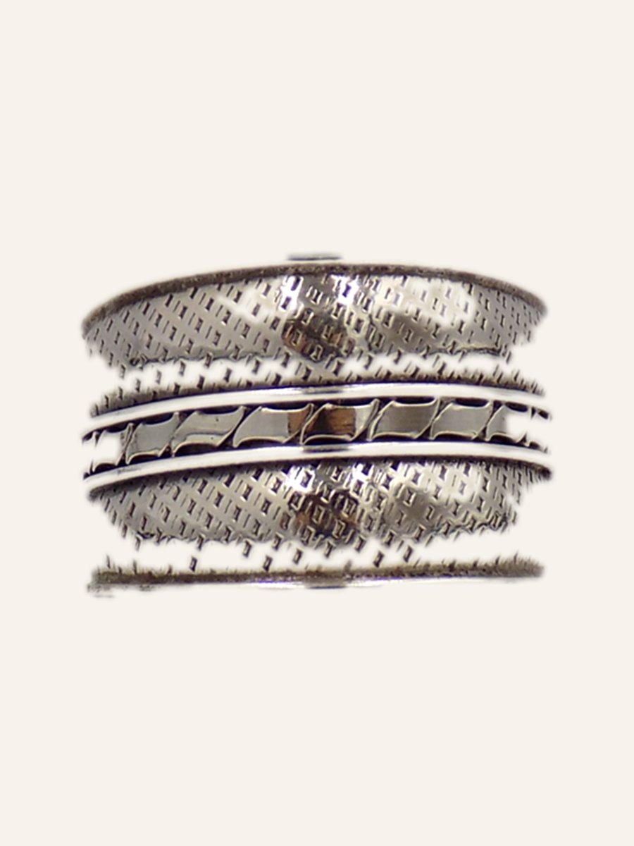 Band ring with woven texture