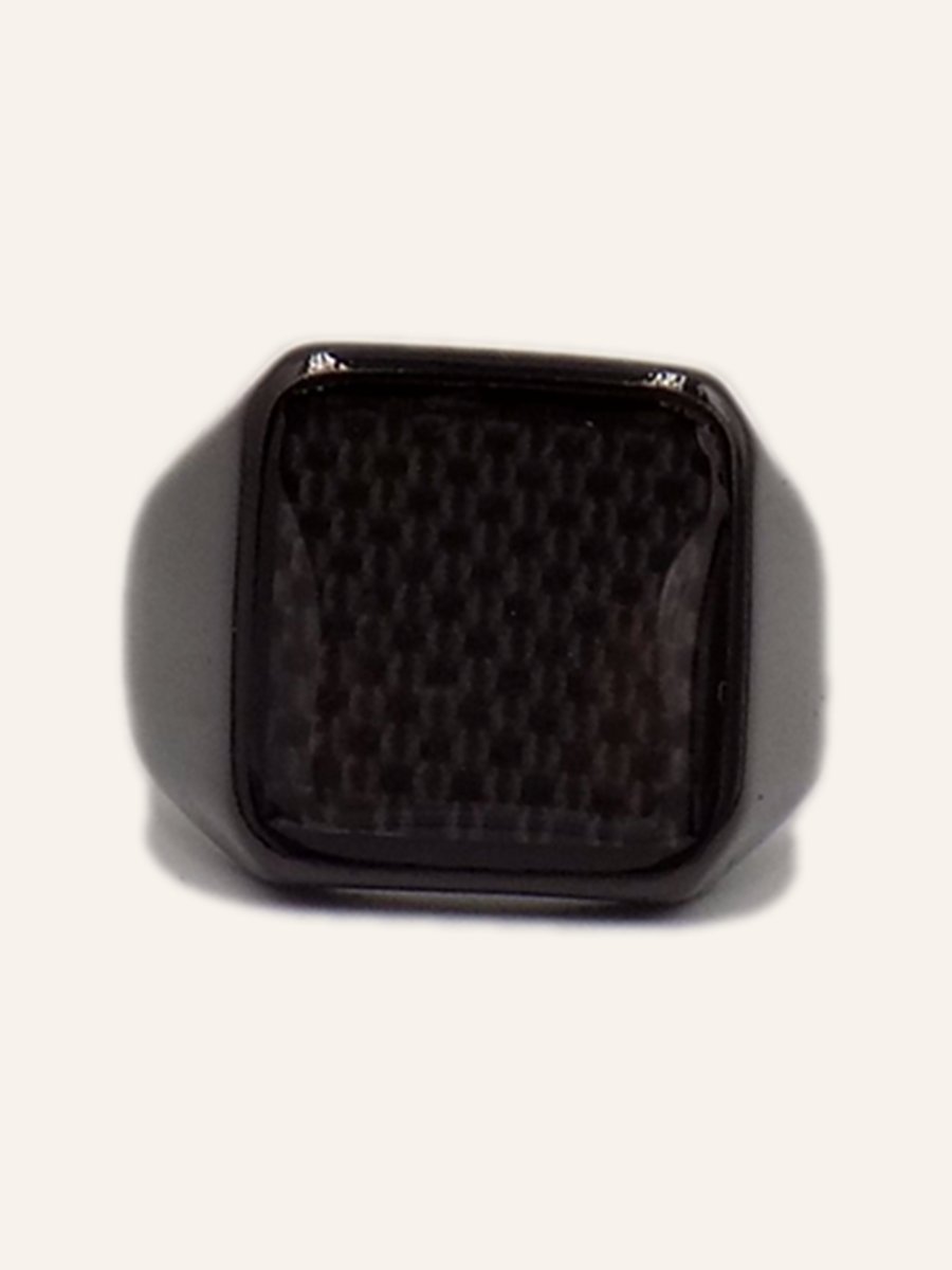 Men's ring with carbon plate