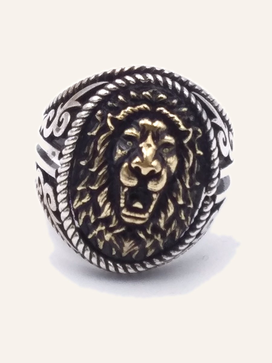 Lion's head signet ring