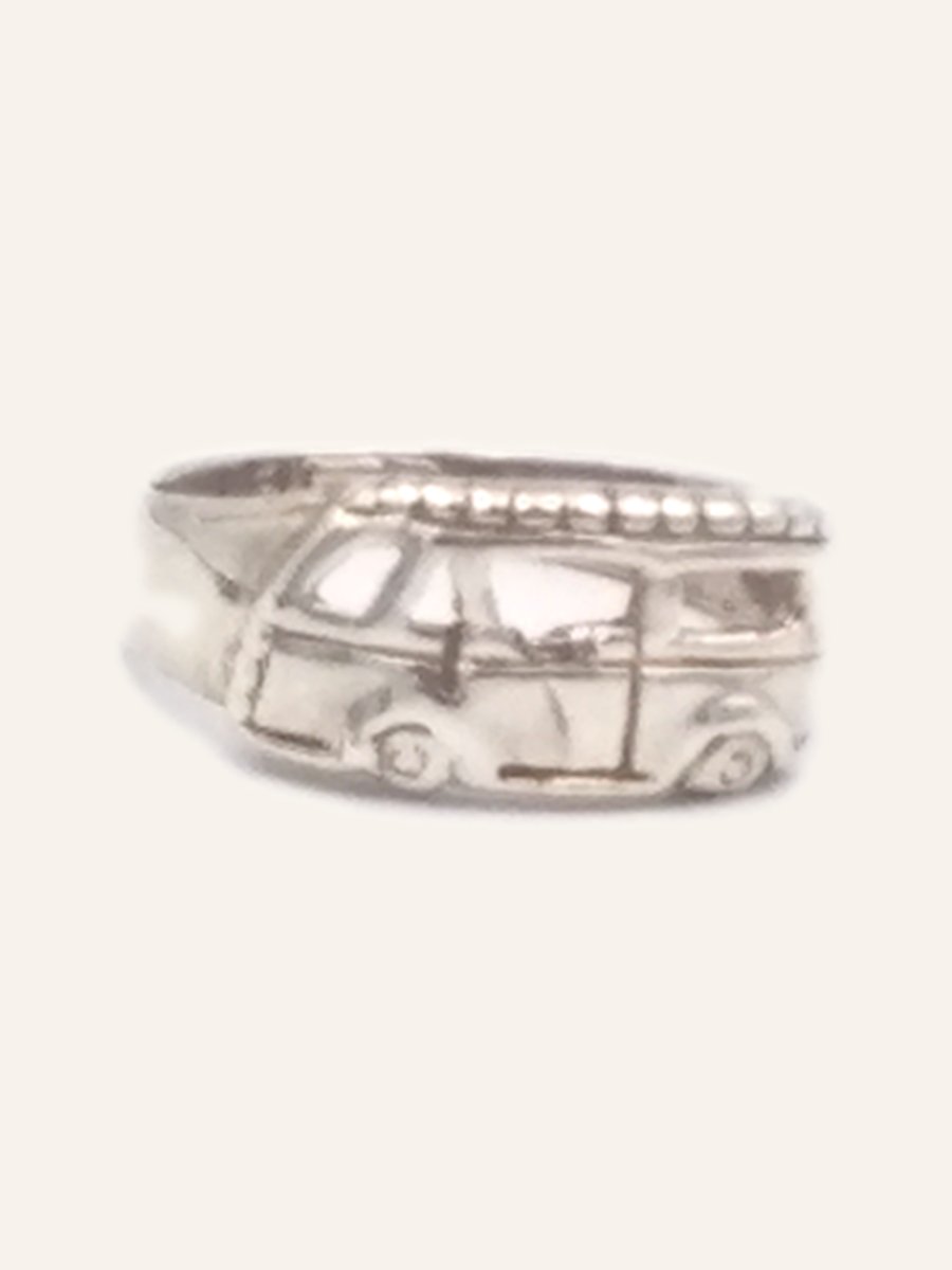 Chased coach ring