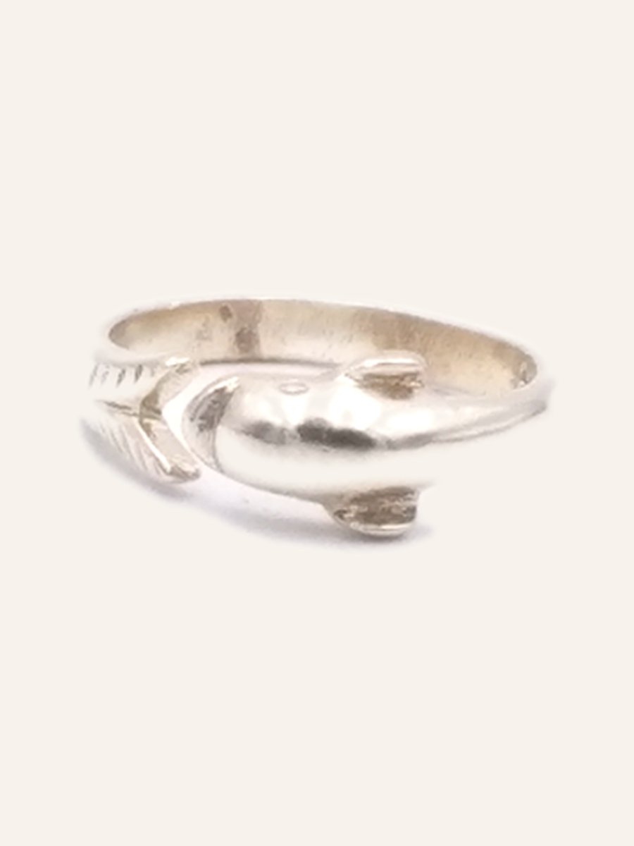 Two dolphins ring