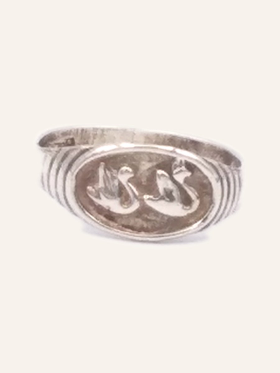 Ring with engraved calligraphy