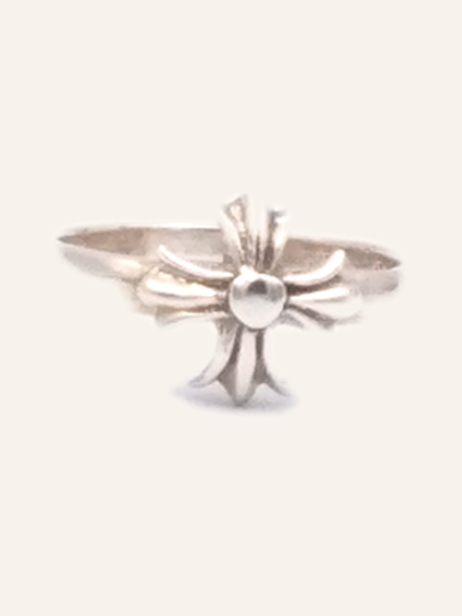 Four-petal flower ring