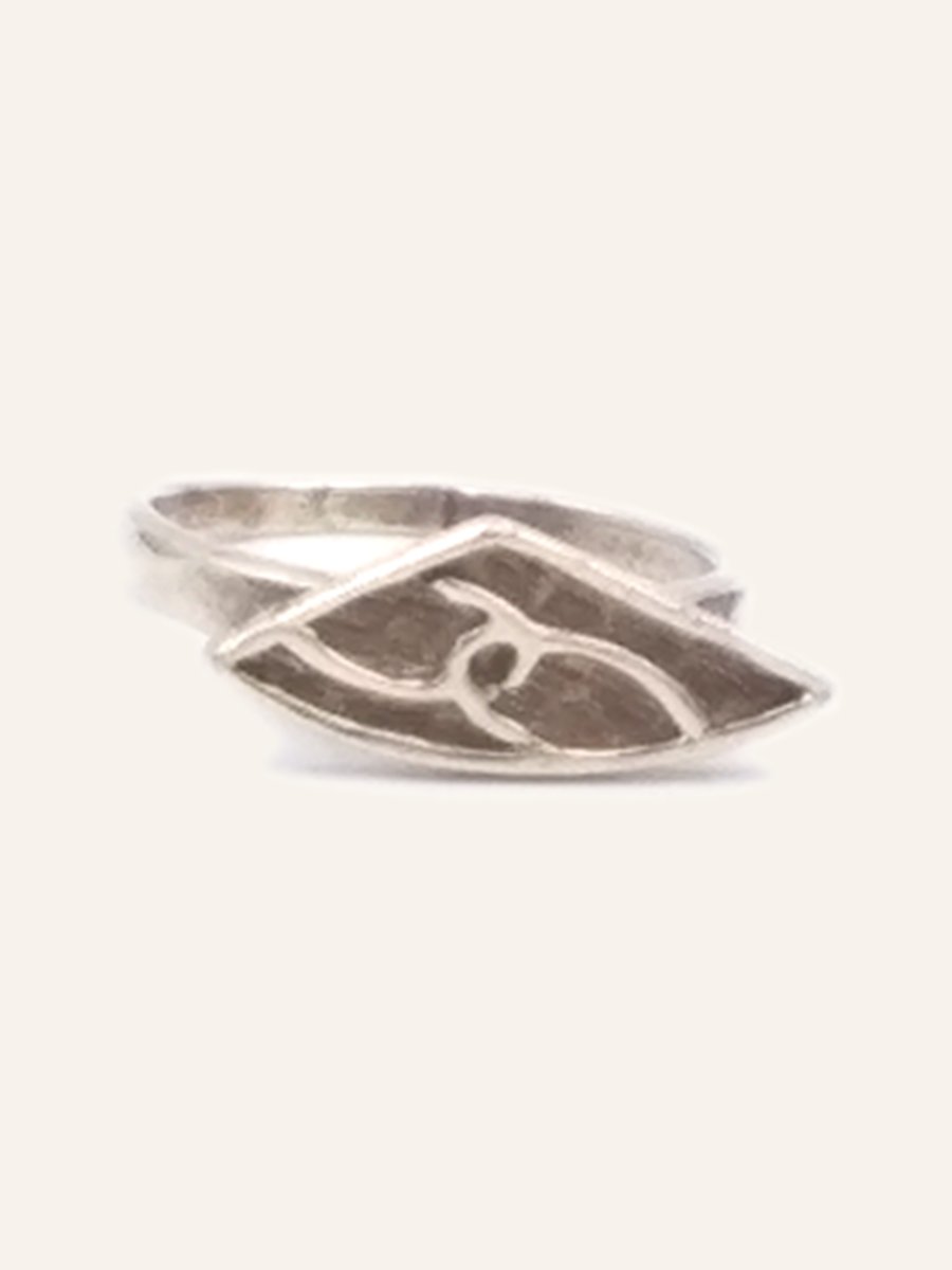 Bague à volutes ajourées