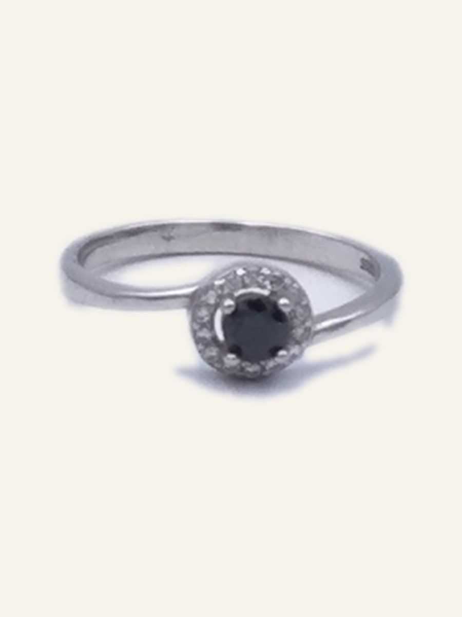 Bague solitaire à onyx et entourage