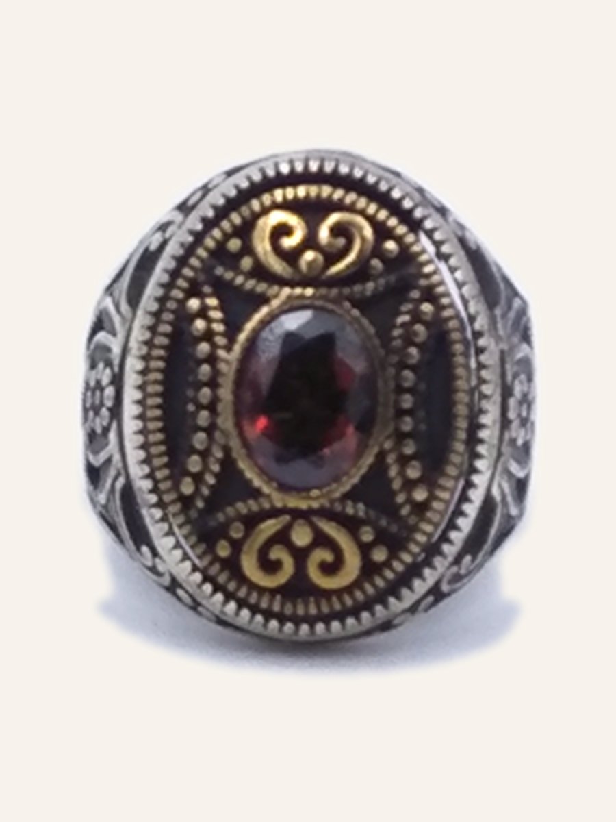 Men's ring with garnet and gilt scrolls
