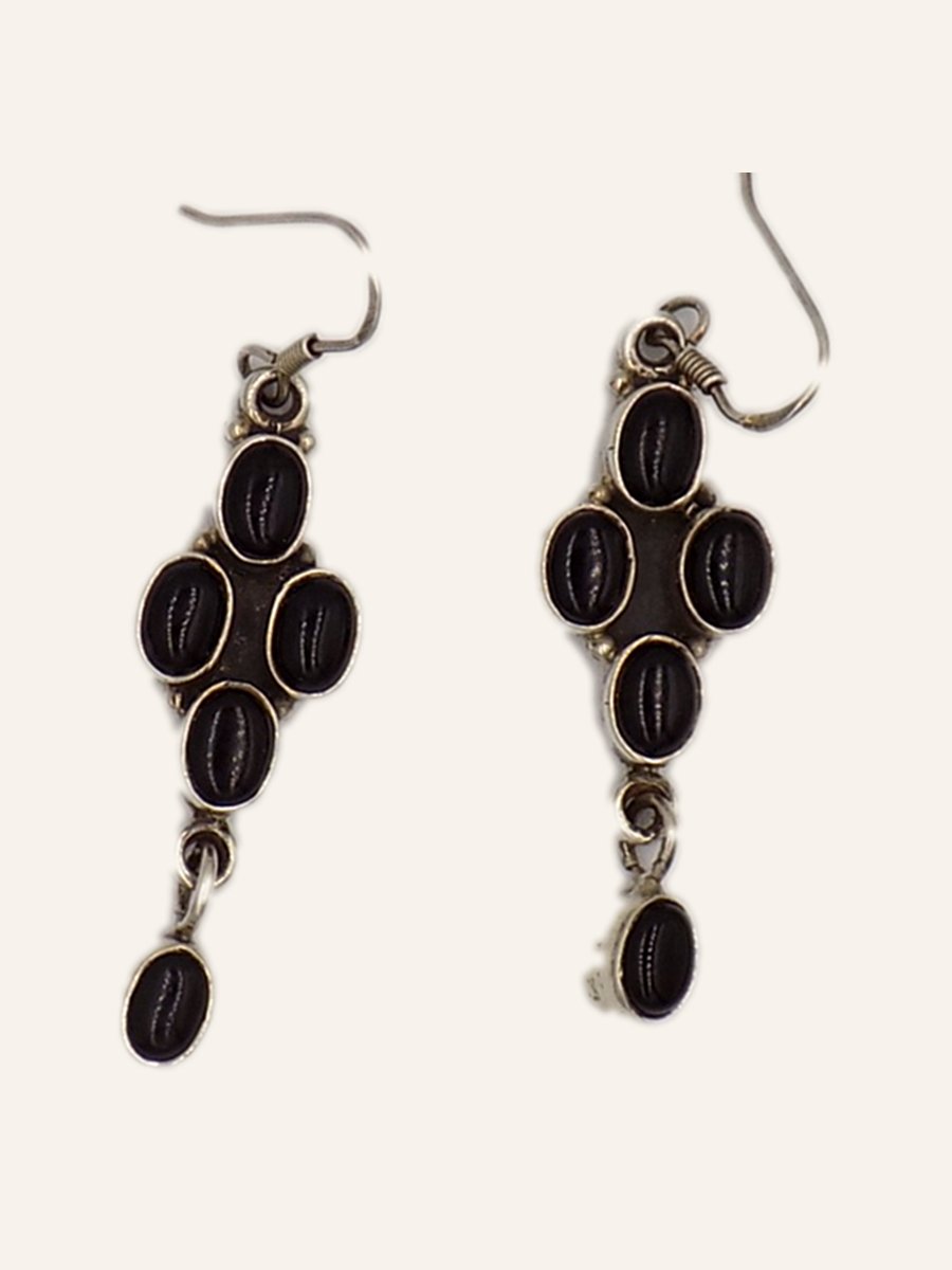 Drop earrings with onyx