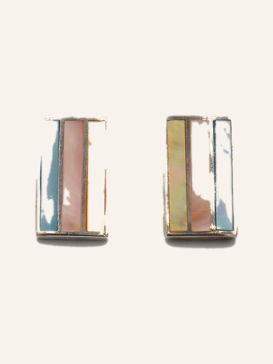 Rectangular earrings in mother-of-pearl