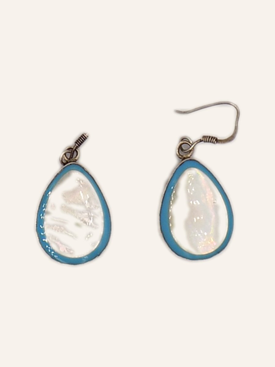 Teardrop earrings in mother-of-pearl and enamel