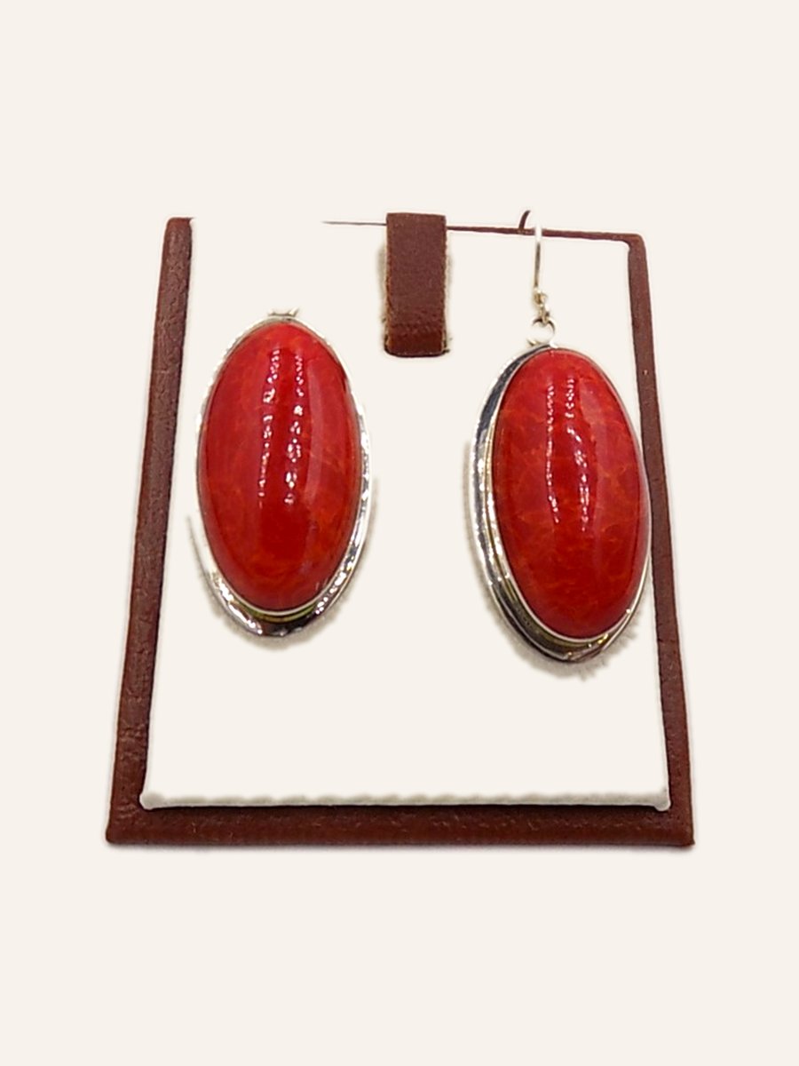 Oval earrings with coral