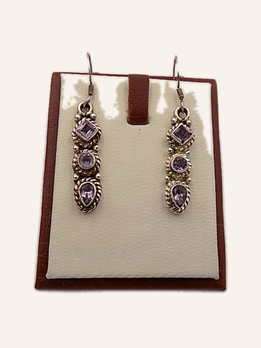 Drop earrings with amethysts