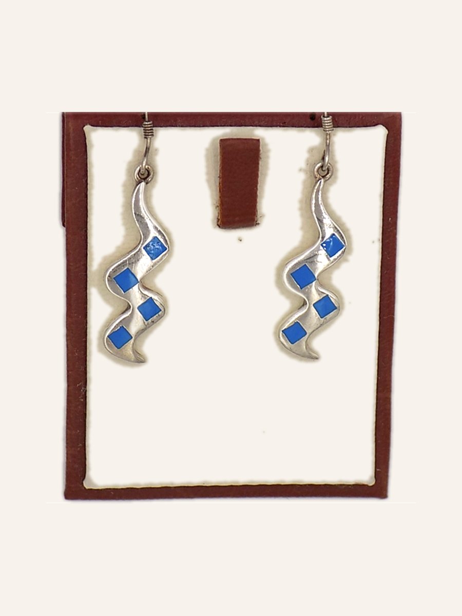 Zigzag earrings with blue enamel