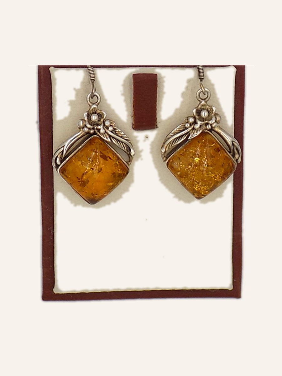 Diamond-shaped amber earrings