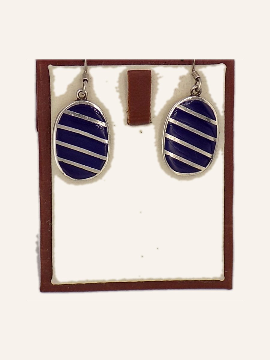 Oval earrings with striped lapis