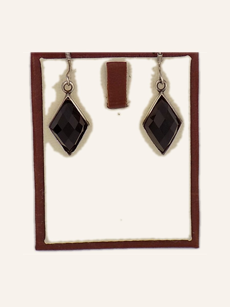 Diamond-shaped onyx earrings
