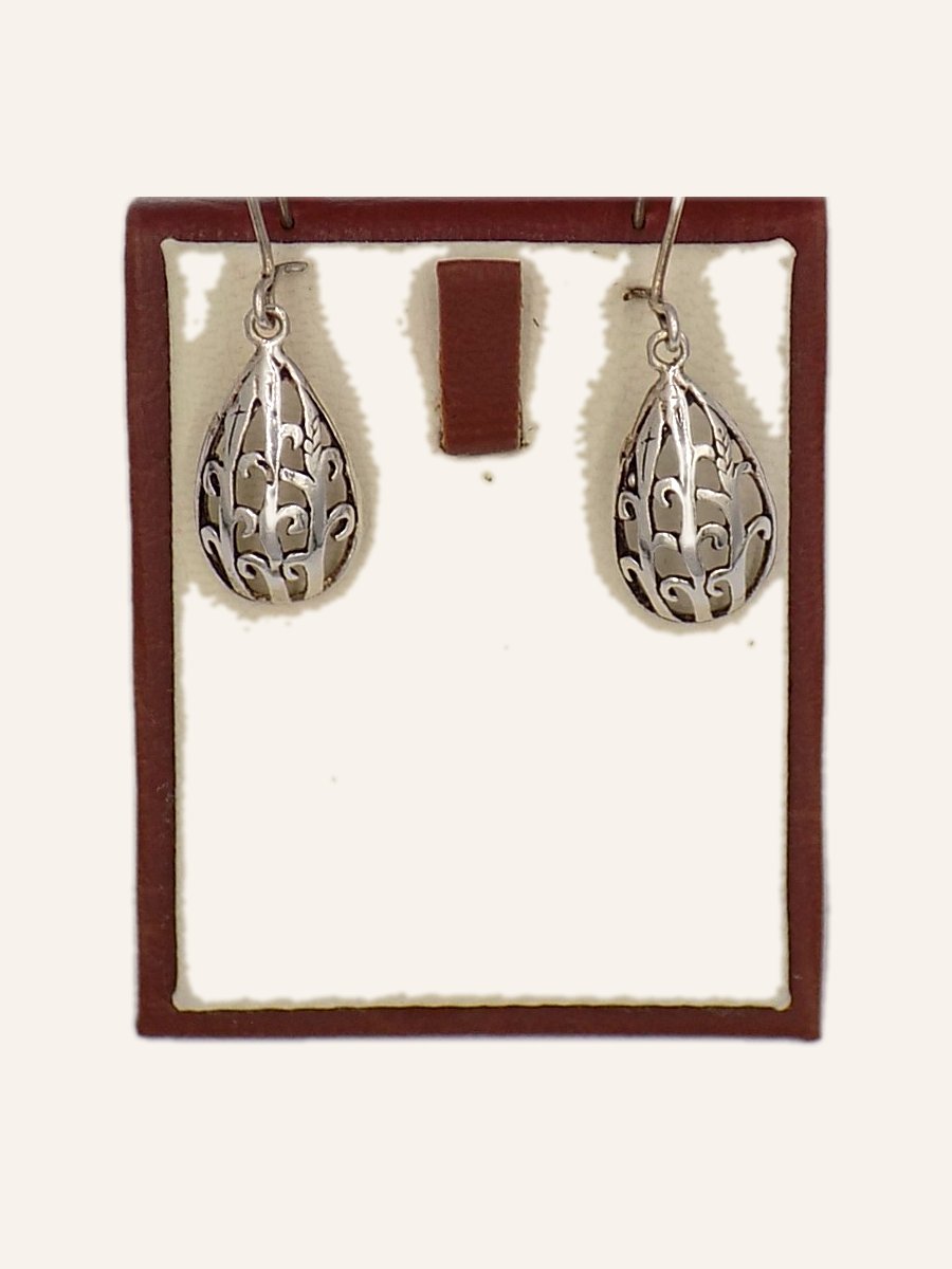 Openwork teardrop earrings