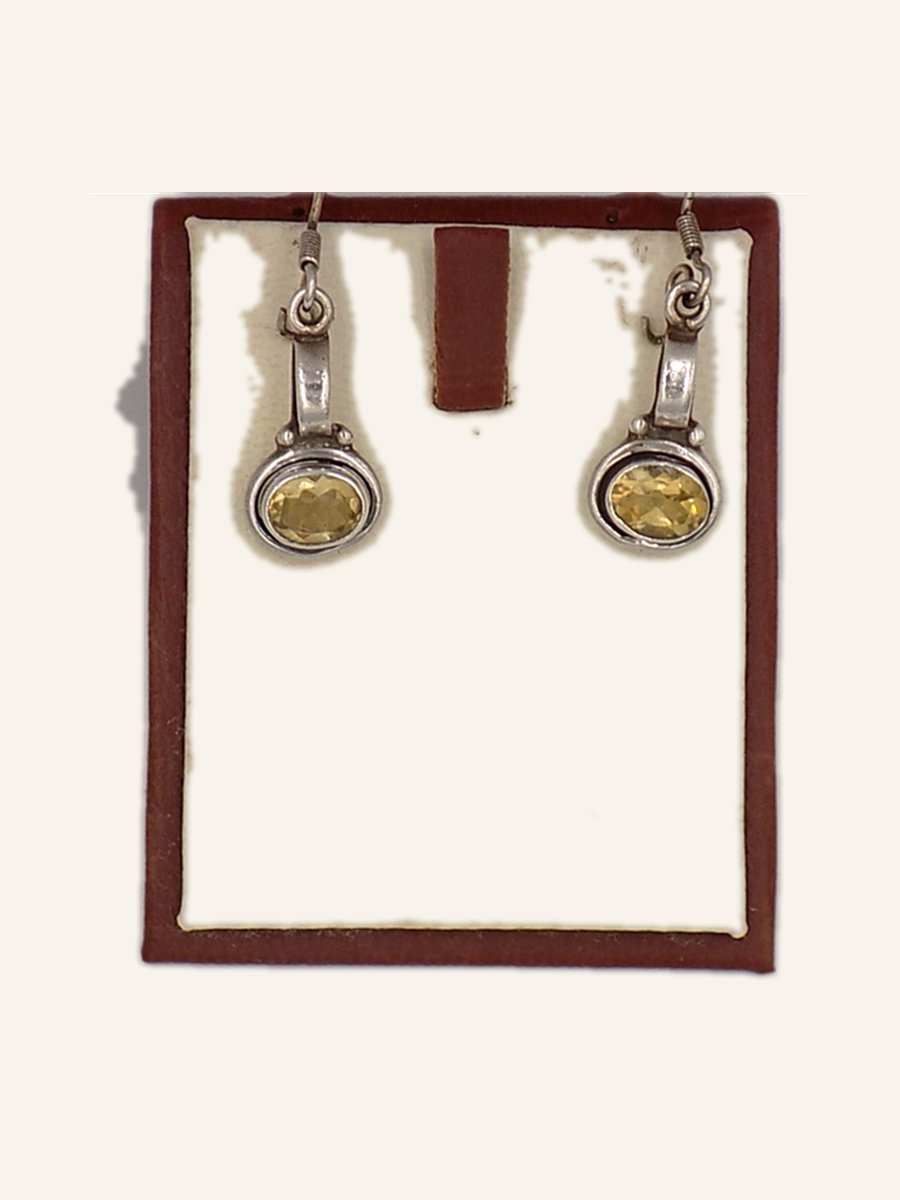 Earrings with oval citrine
