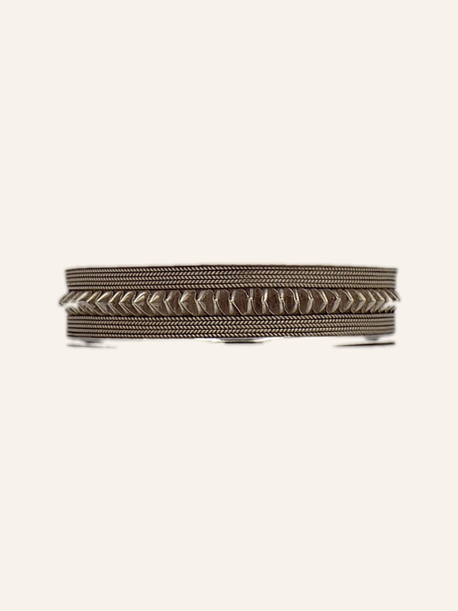 Cuff with engraved friezes