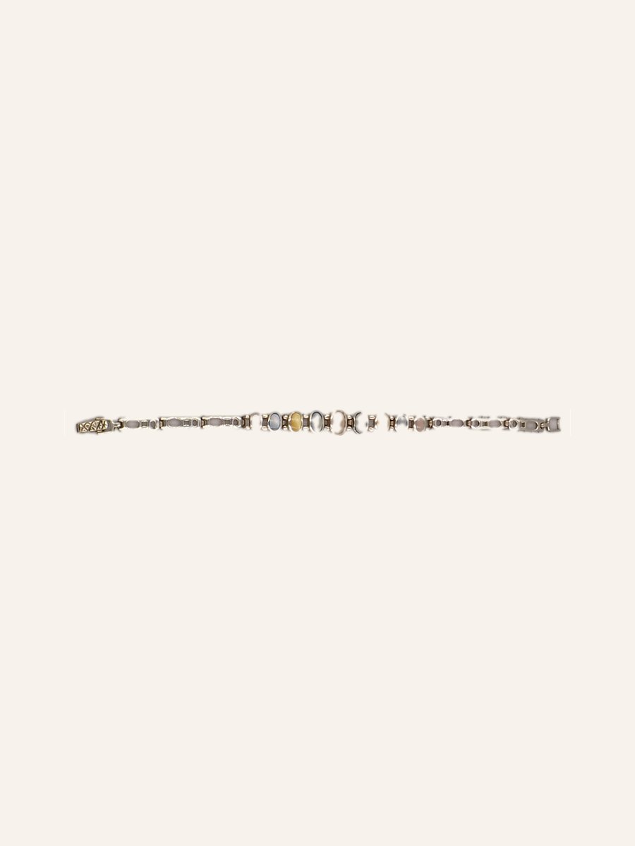 Chain bracelet with a central motif