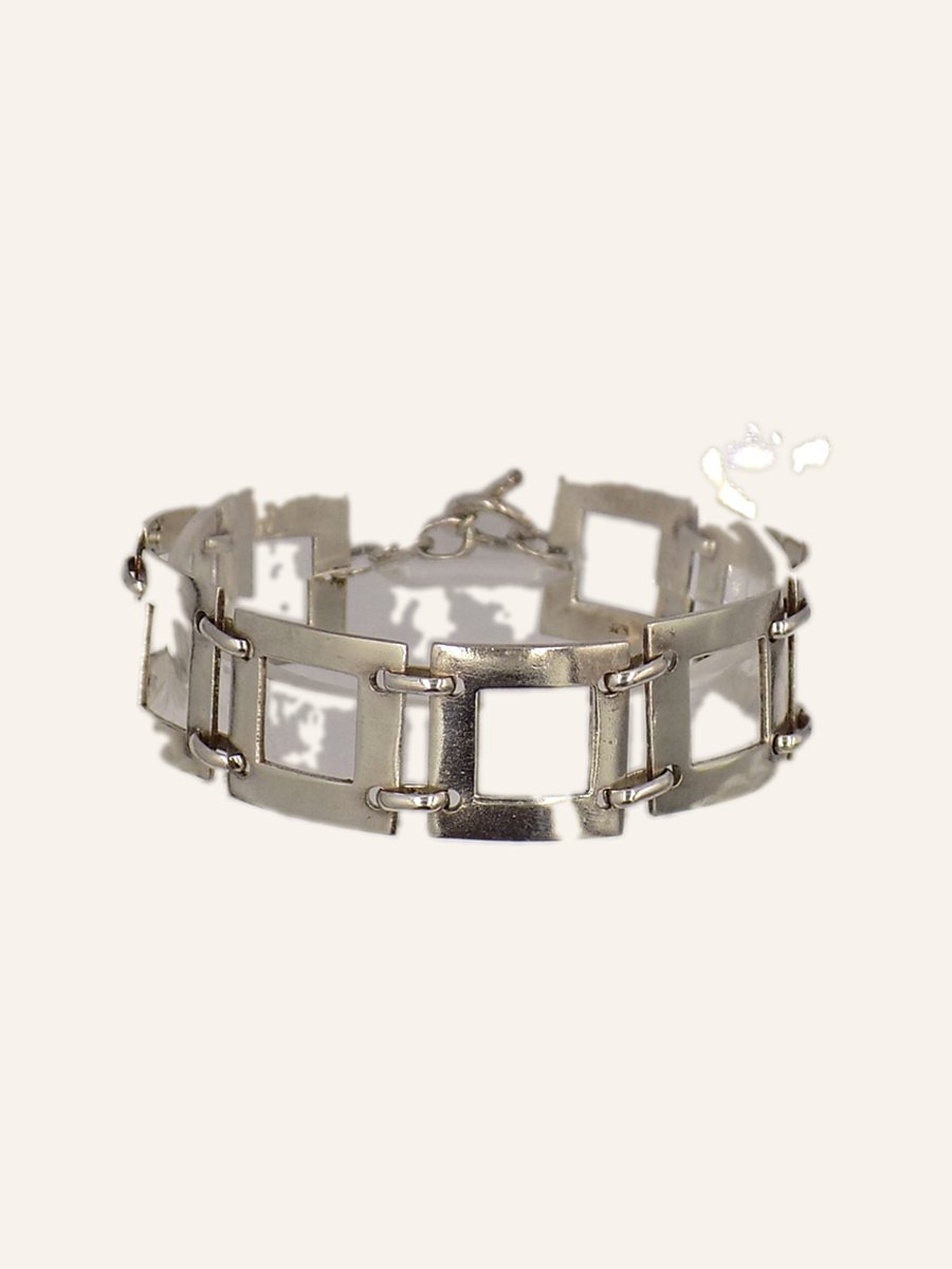 Bracelet with articulated plaques