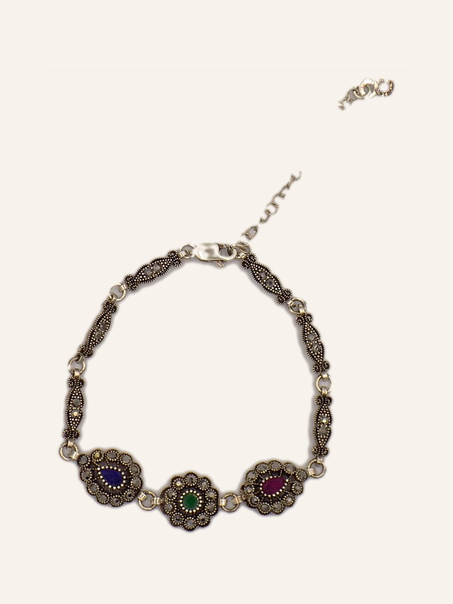 Bracelet with coloured cabochons