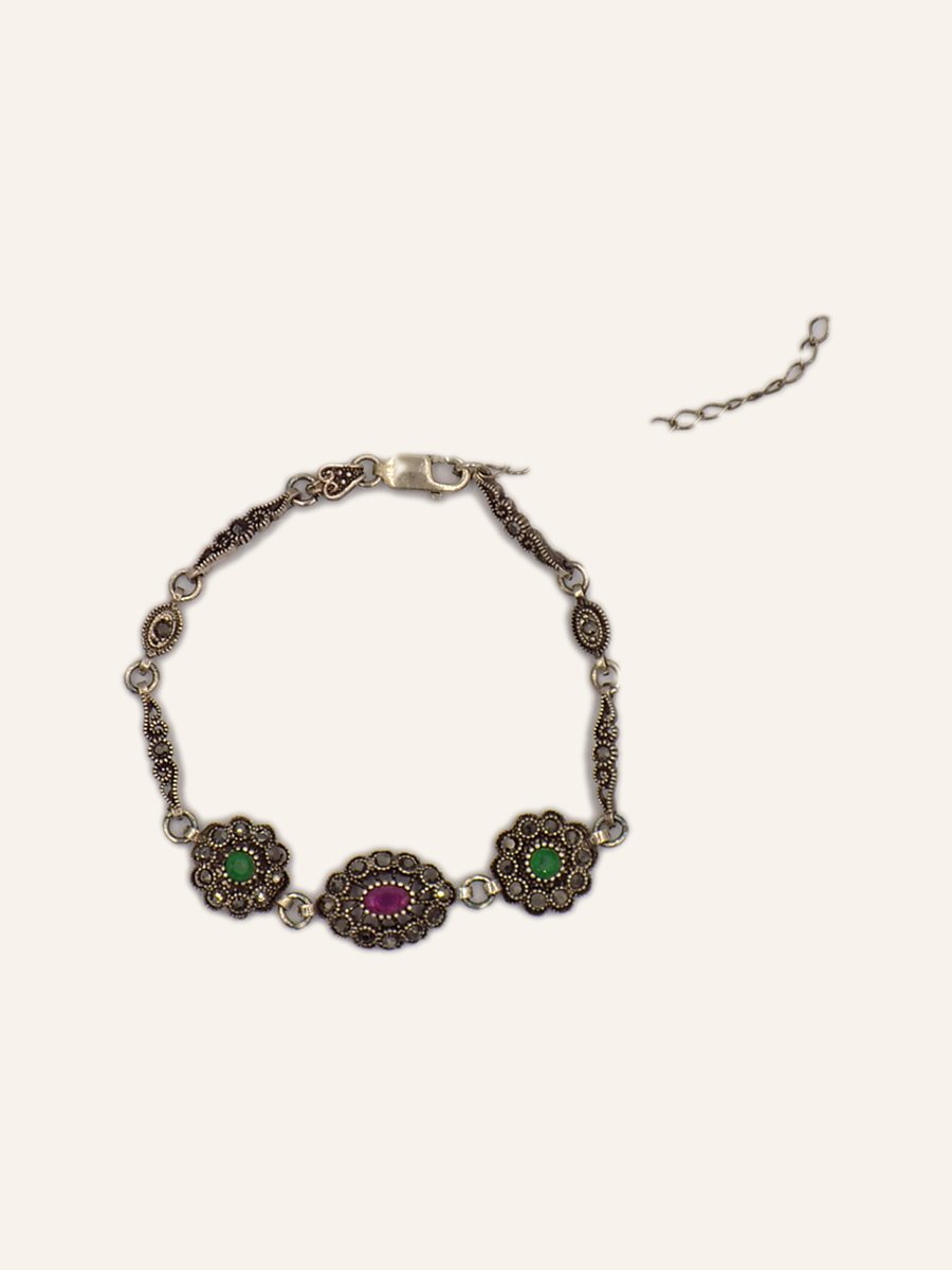 Bracelet with coloured cabochons