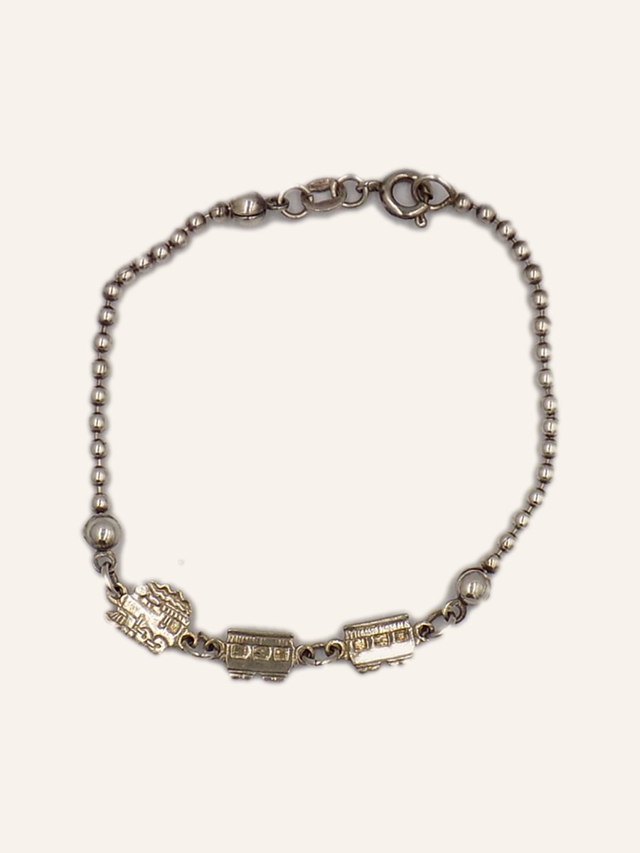 Chain bracelet with engraved plaques