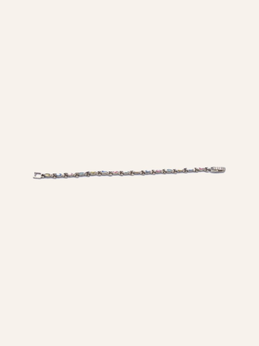 Chain bracelet with repeating motifs