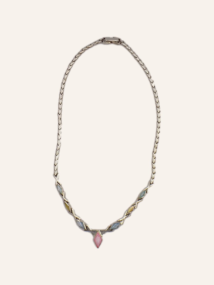 Necklace with mother-of-pearl drops