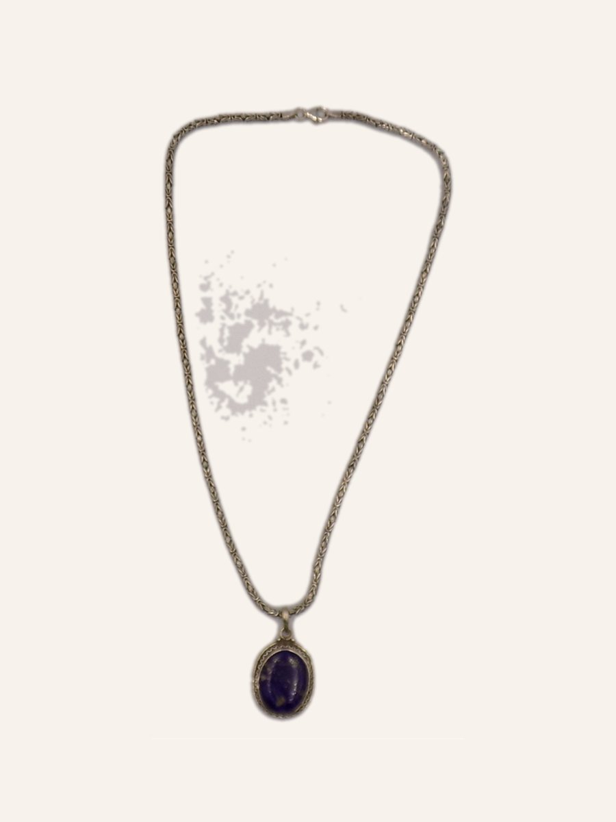 Necklace with lapis lazuli pendant