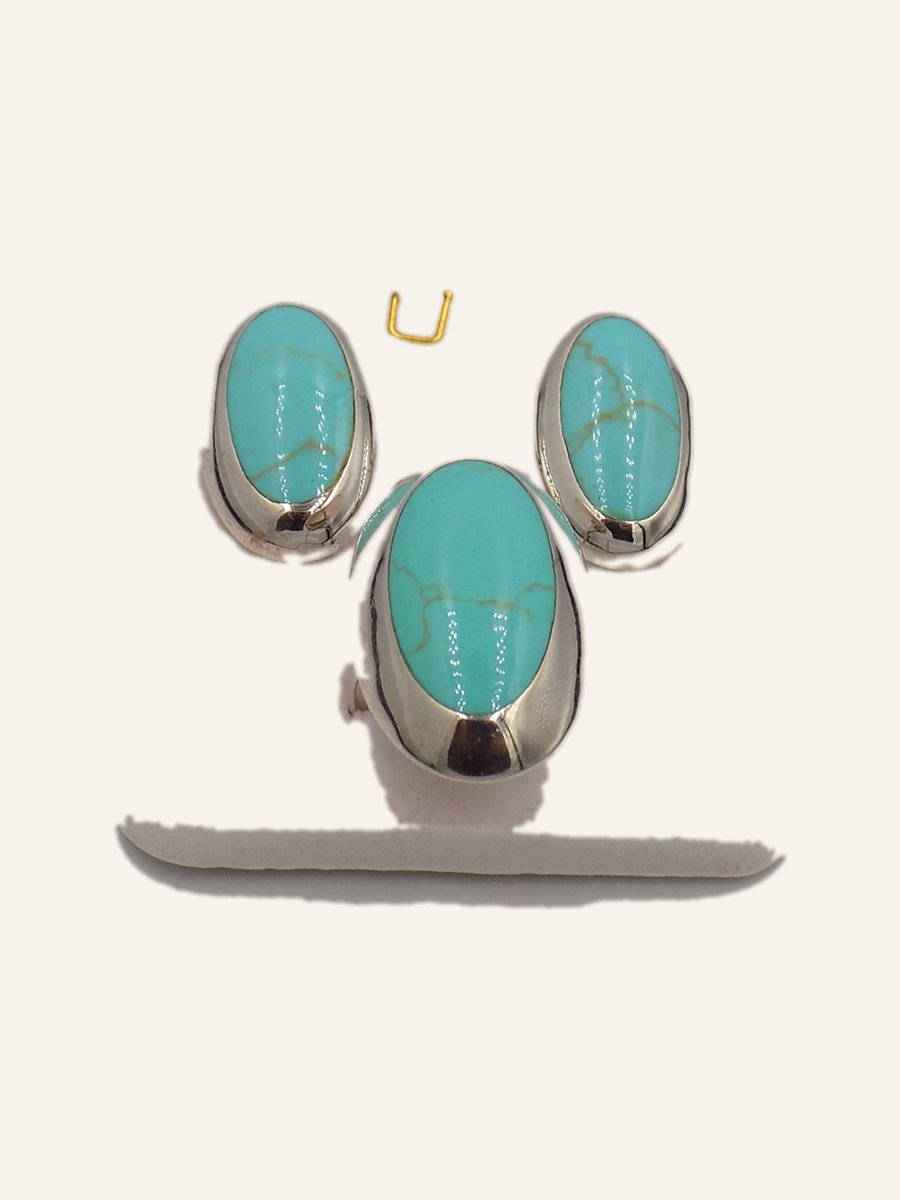 Set with oval turquoises
