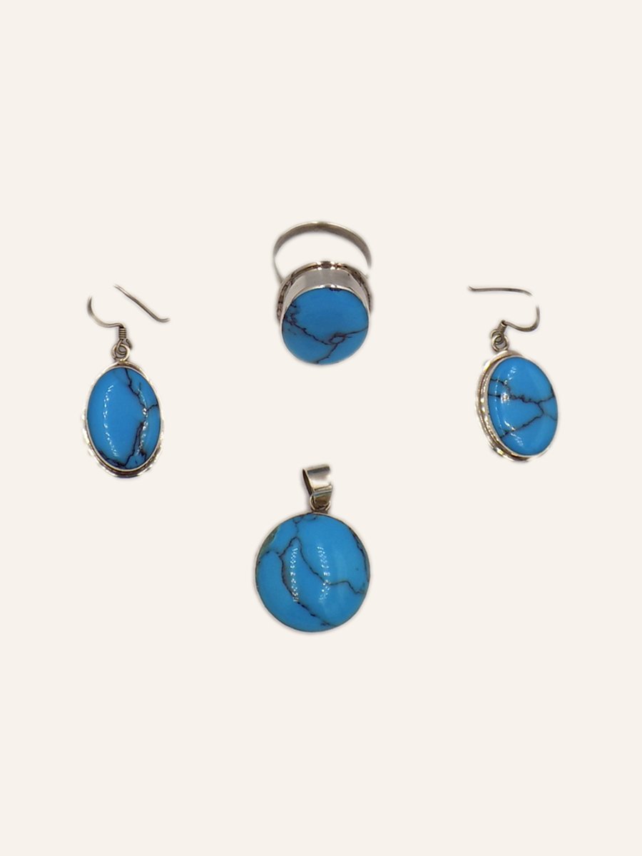 Set with round turquoises