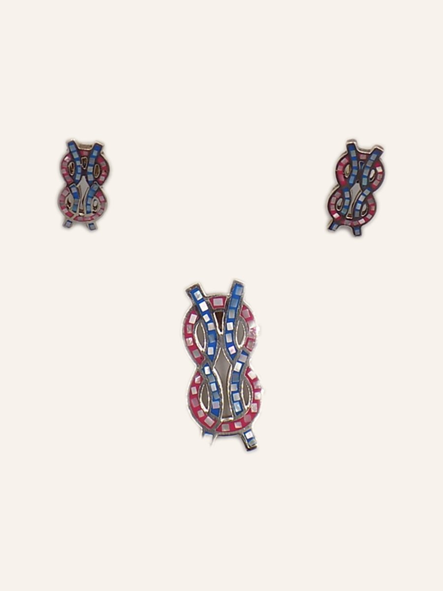 Set with coloured enamels