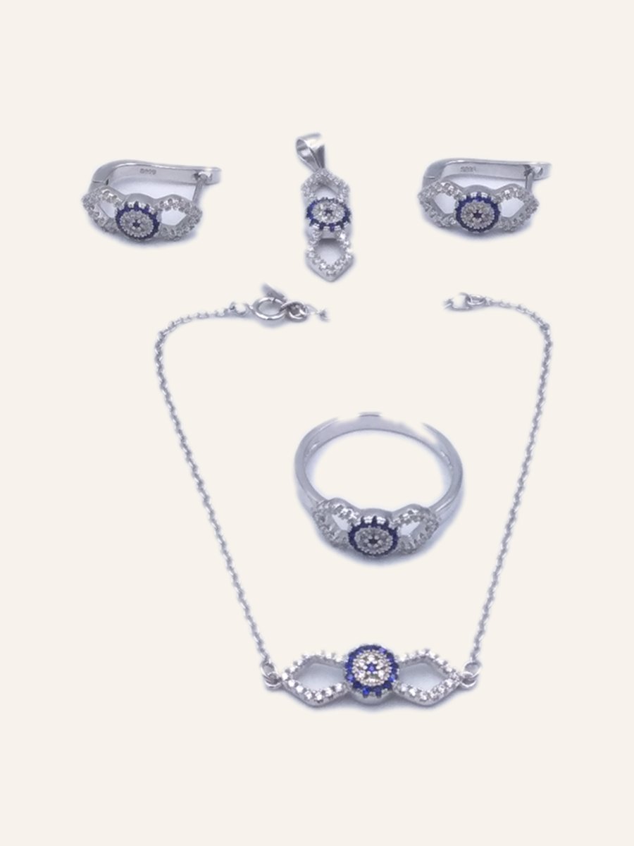 Cubic zirconia set with bracelet