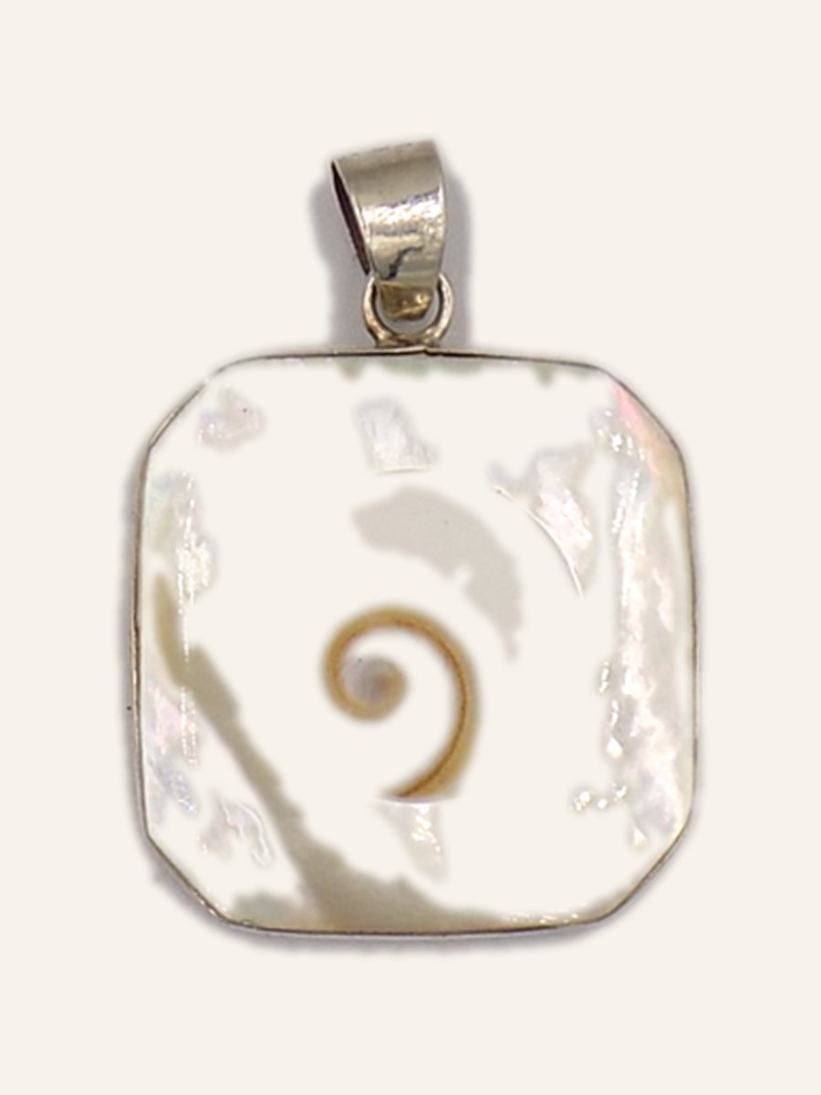 Pendentif carré à spirale sur nacre