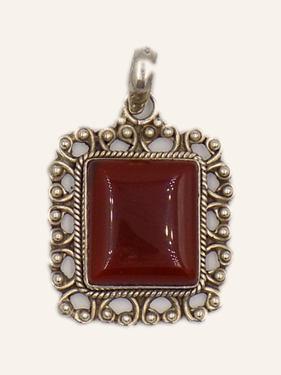 Pendentif carré, cornaline sertie