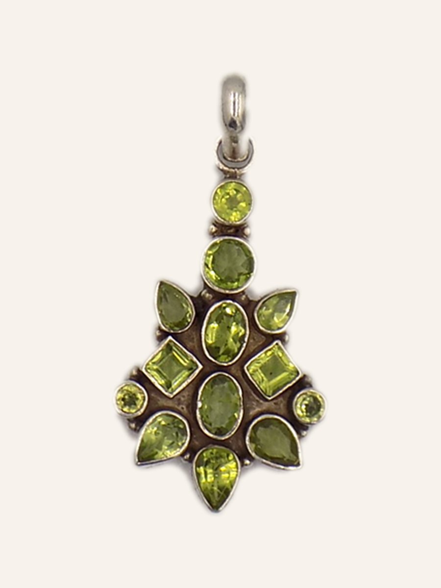 Flower pendant with peridots