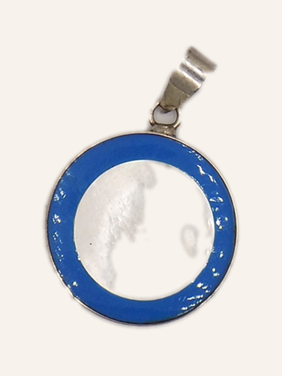 Round pendant with blue enamel
