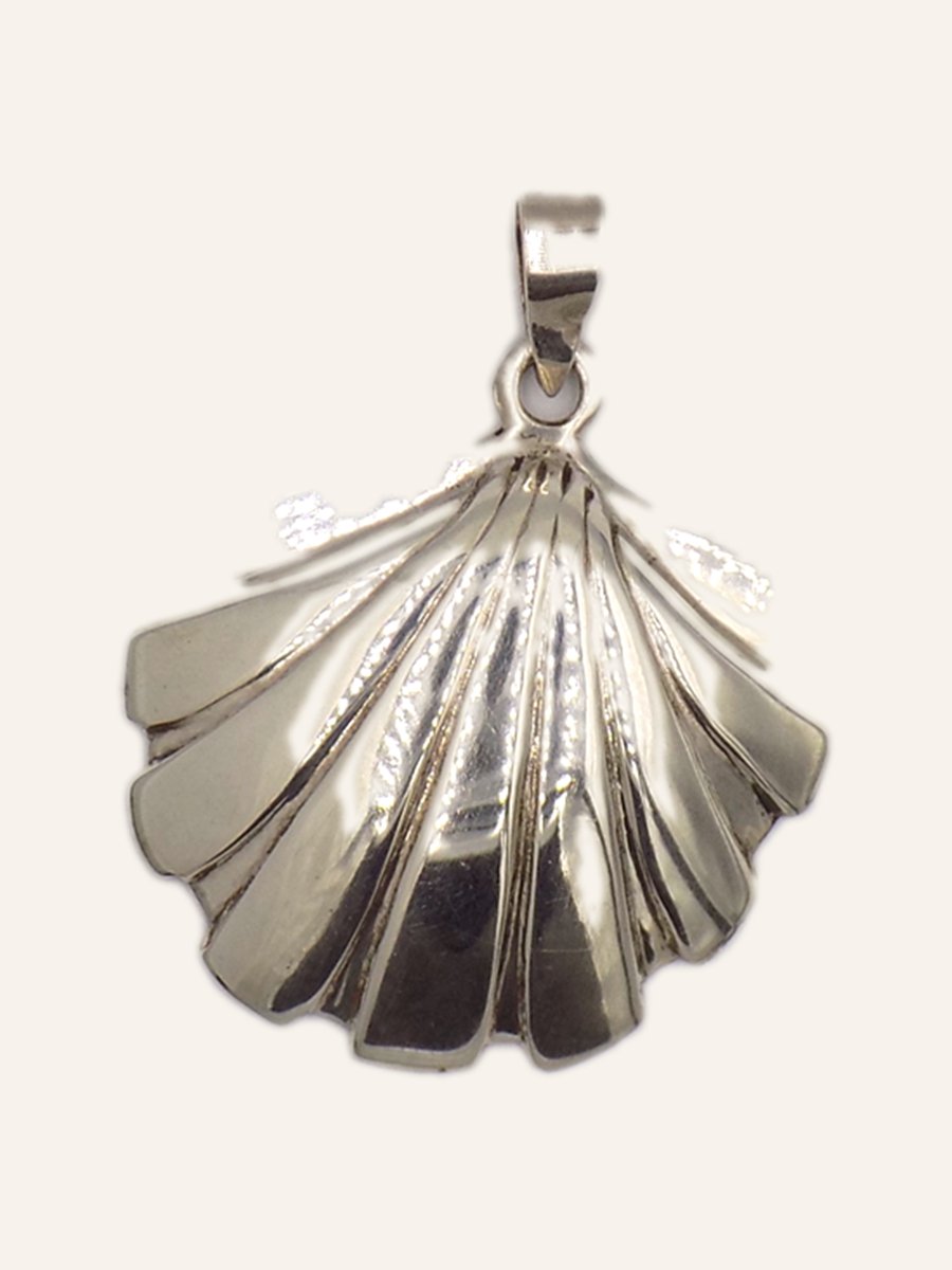 Chased shell pendant