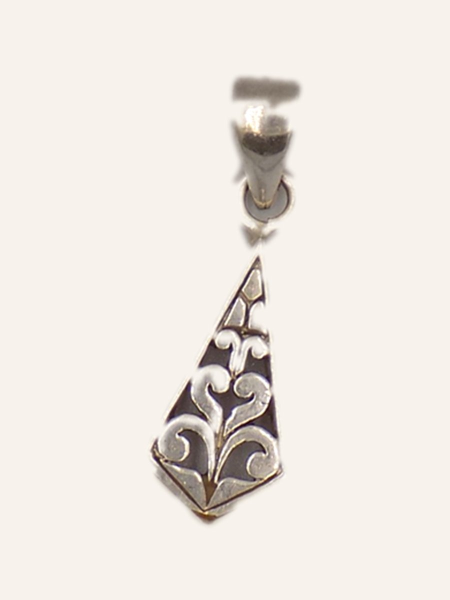 Openwork point pendant