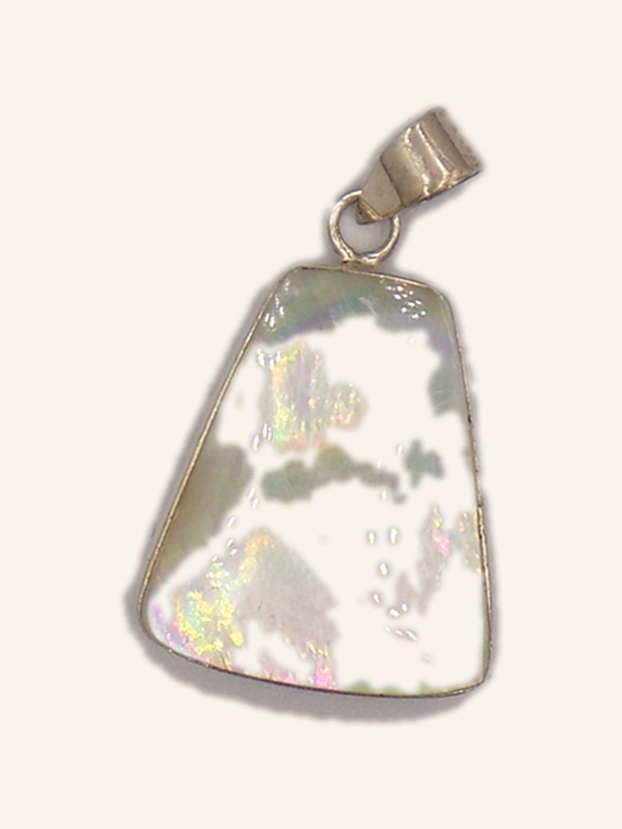 Trapezoid pendant in iridescent mother-of-pearl
