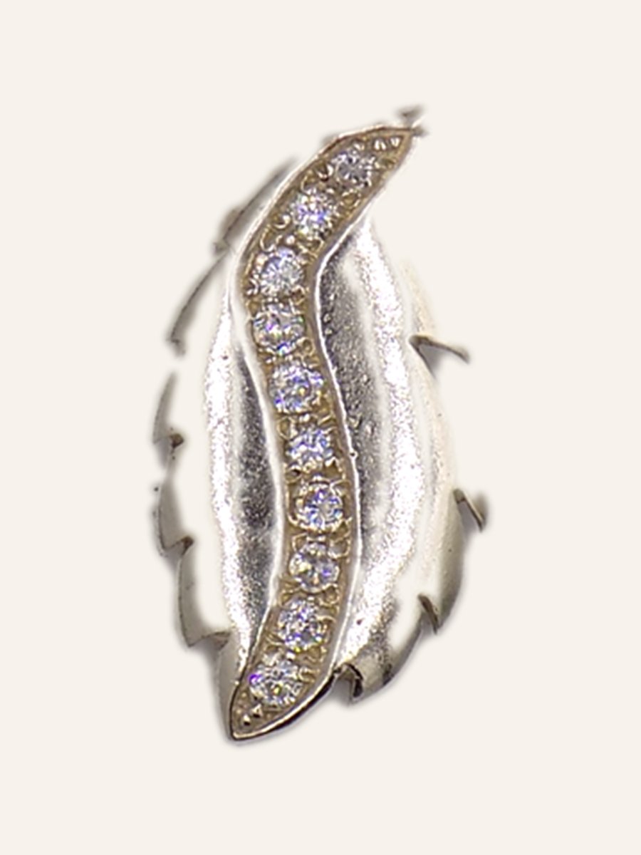 Leaf pendant pavé-set with cubic zirconia