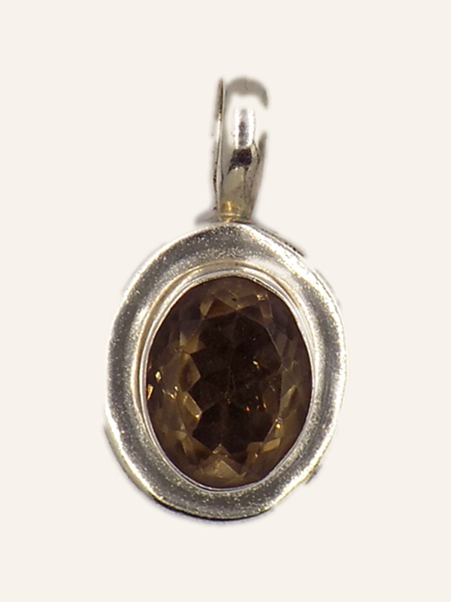 Pendant with oval smoky quartz