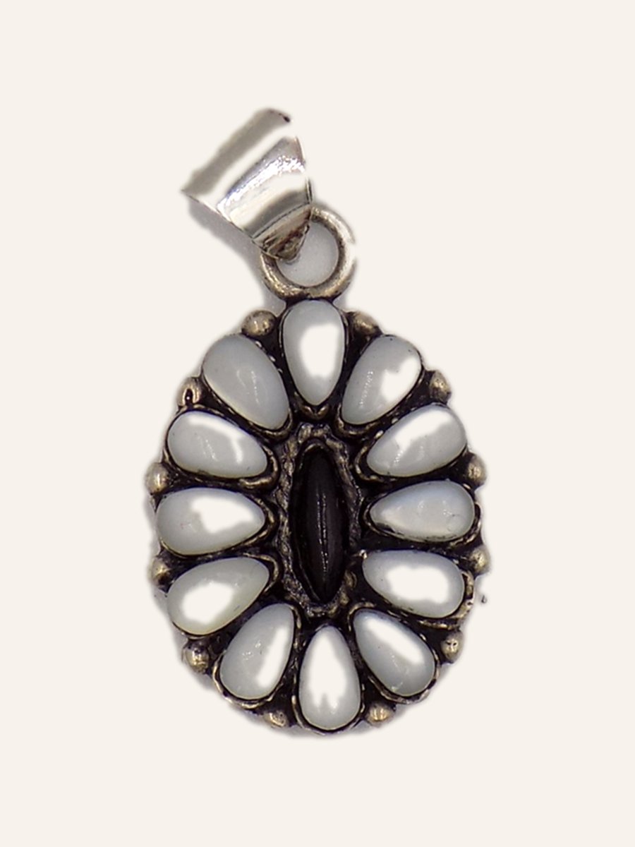 Mother-of-pearl flower pendant with onyx centre
