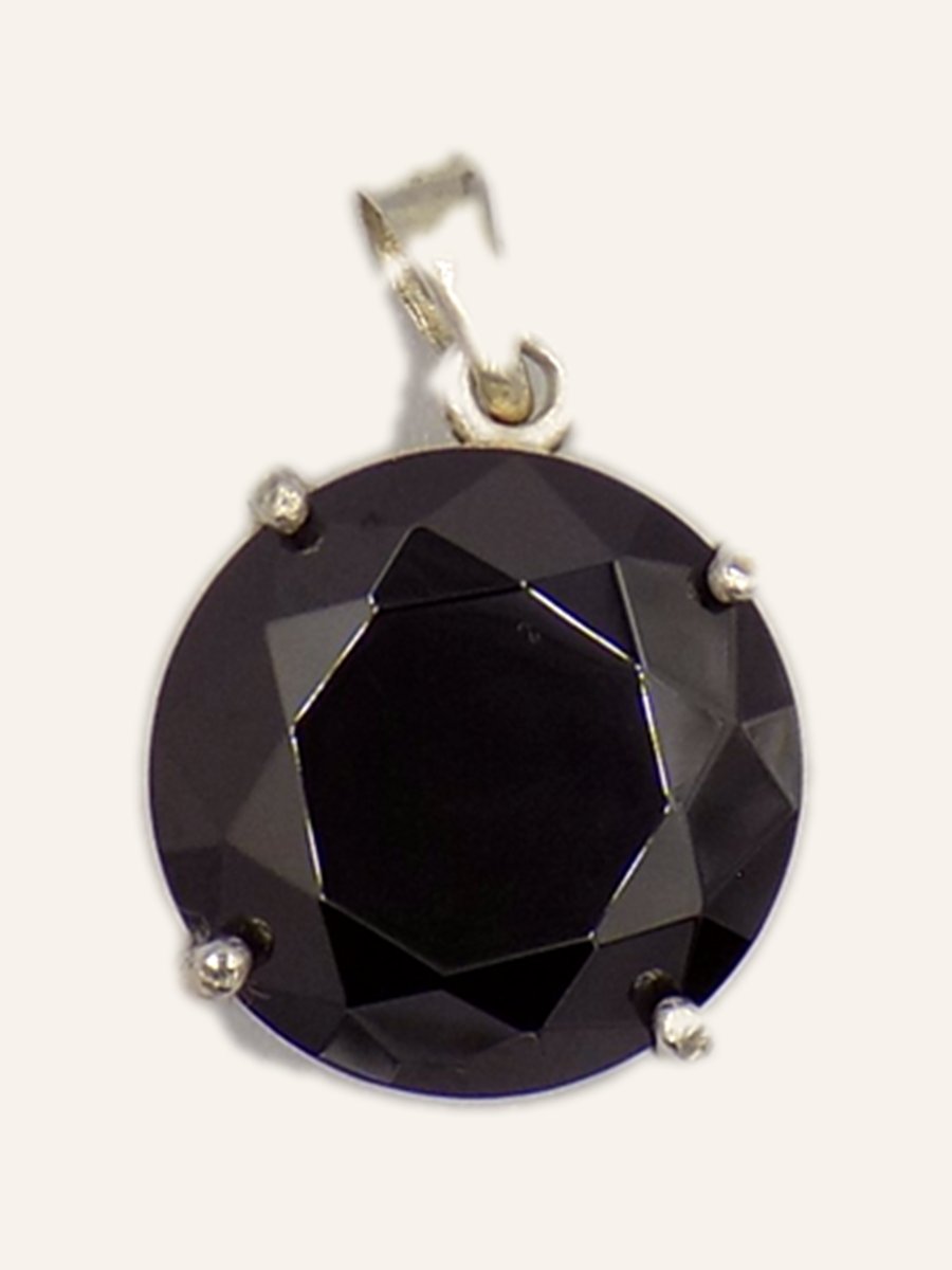 Pendant with large faceted round onyx