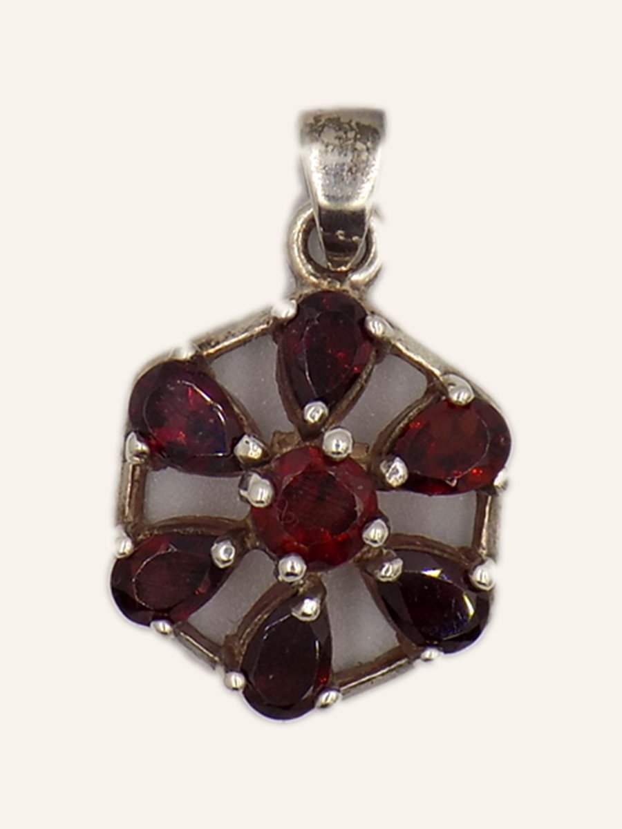 Flower pendant with garnets and mother-of-pearl